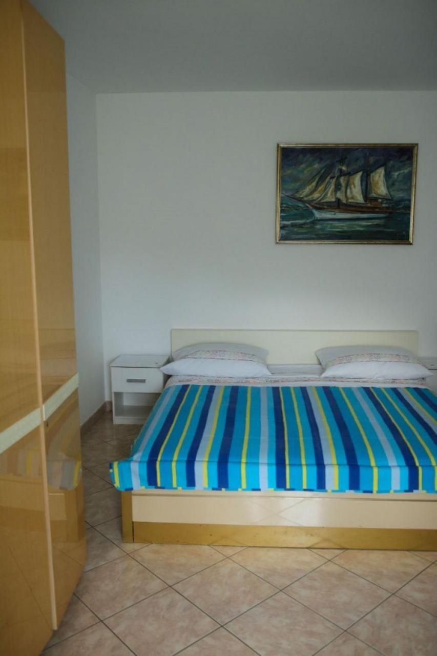 Apartments Zdravko - 150 M From Sandy Beach Duće Eksteriør bilde
