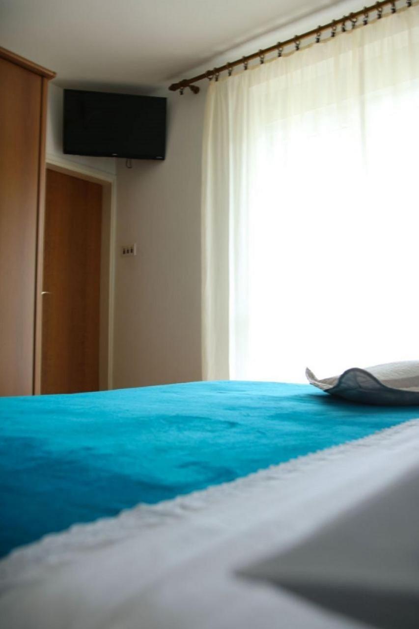 Apartments Zdravko - 150 M From Sandy Beach Duće Eksteriør bilde
